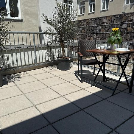 Klein Aber Fein Mit Terrasse Apartment Виена Екстериор снимка