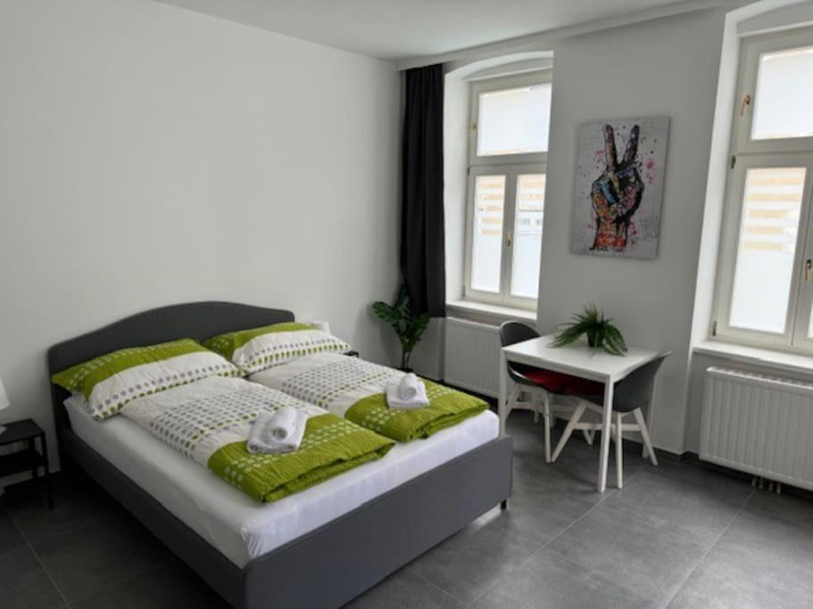Klein Aber Fein Mit Terrasse Apartment Виена Екстериор снимка