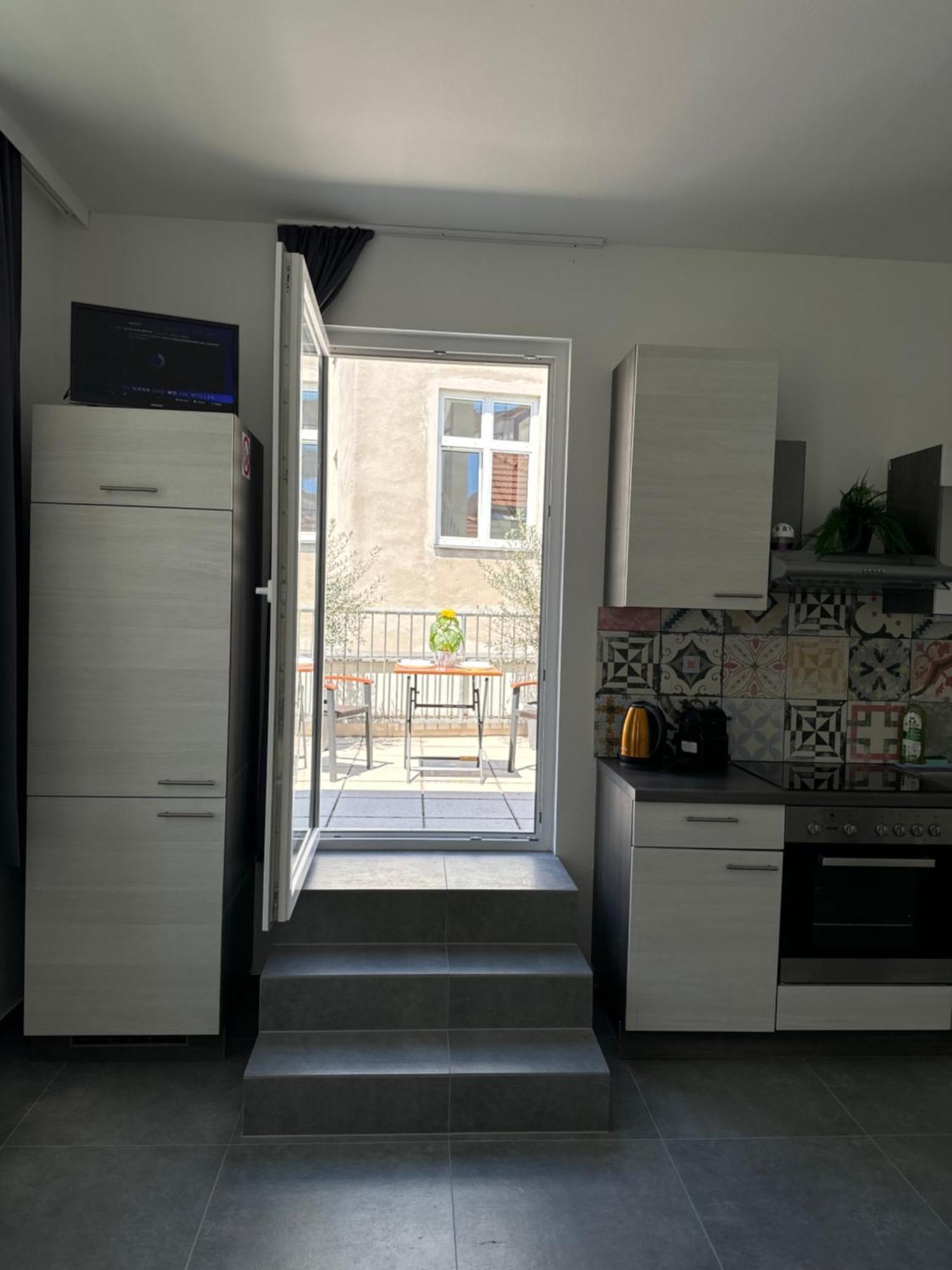Klein Aber Fein Mit Terrasse Apartment Виена Екстериор снимка