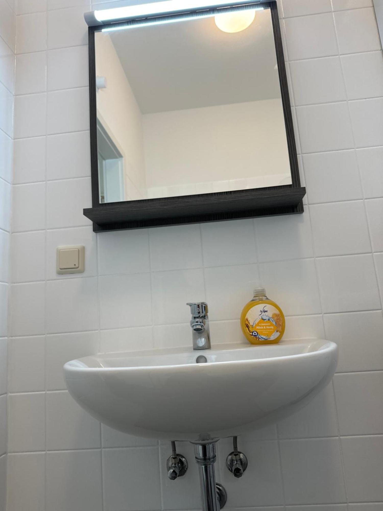 Klein Aber Fein Mit Terrasse Apartment Виена Екстериор снимка