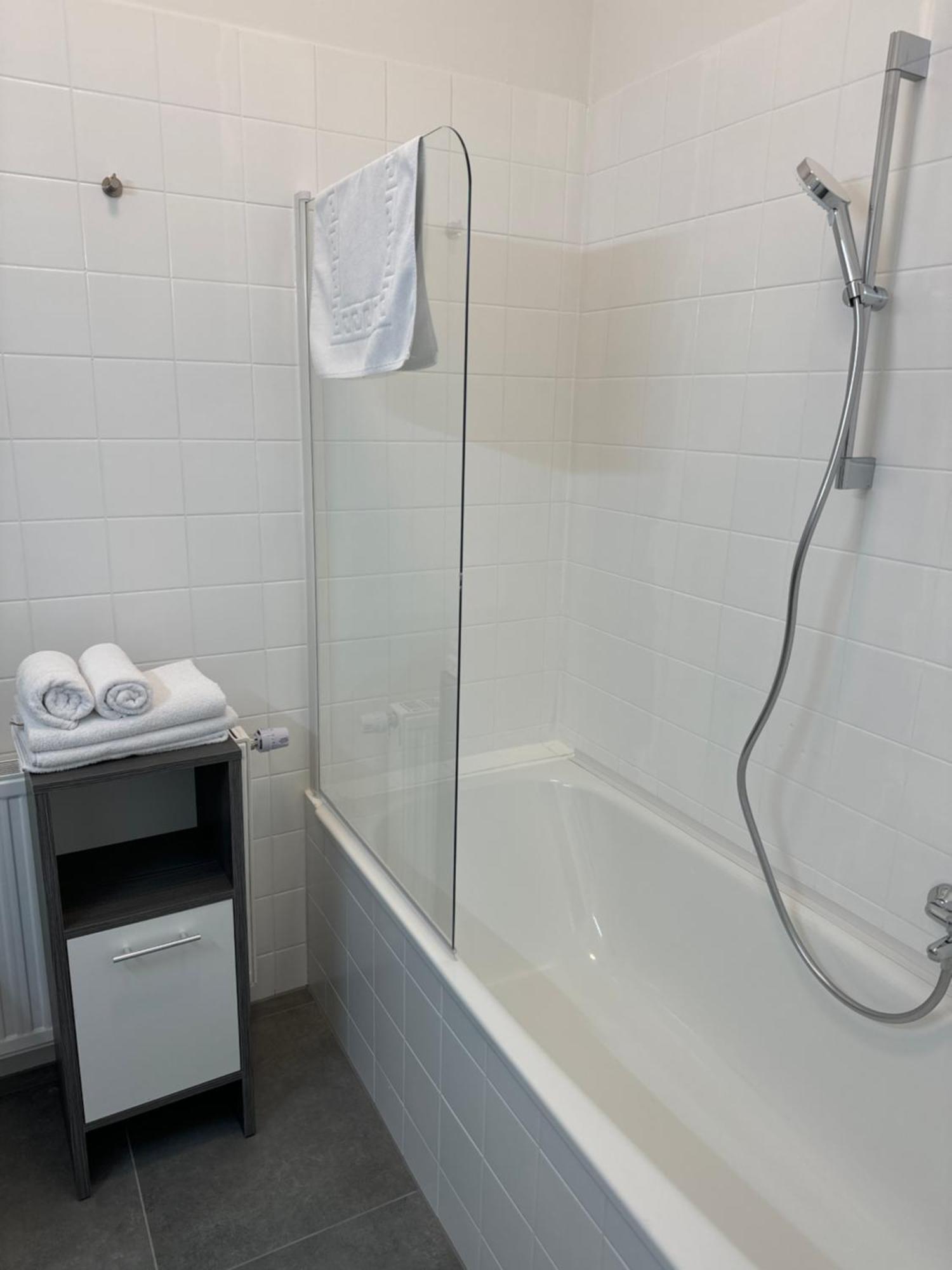 Klein Aber Fein Mit Terrasse Apartment Виена Екстериор снимка